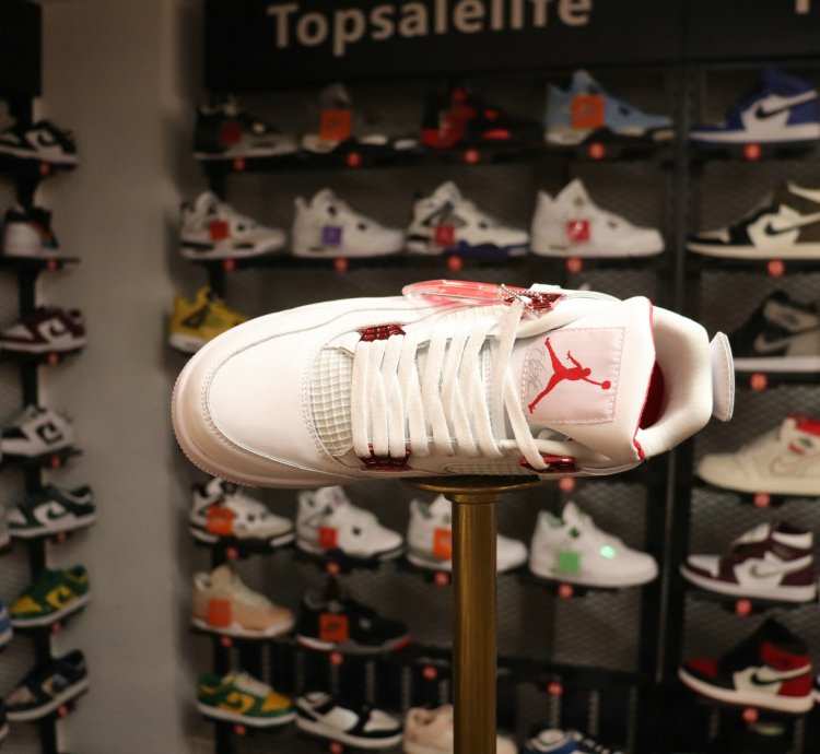 Jordan 4 Retro Metallic Red CT8527-112