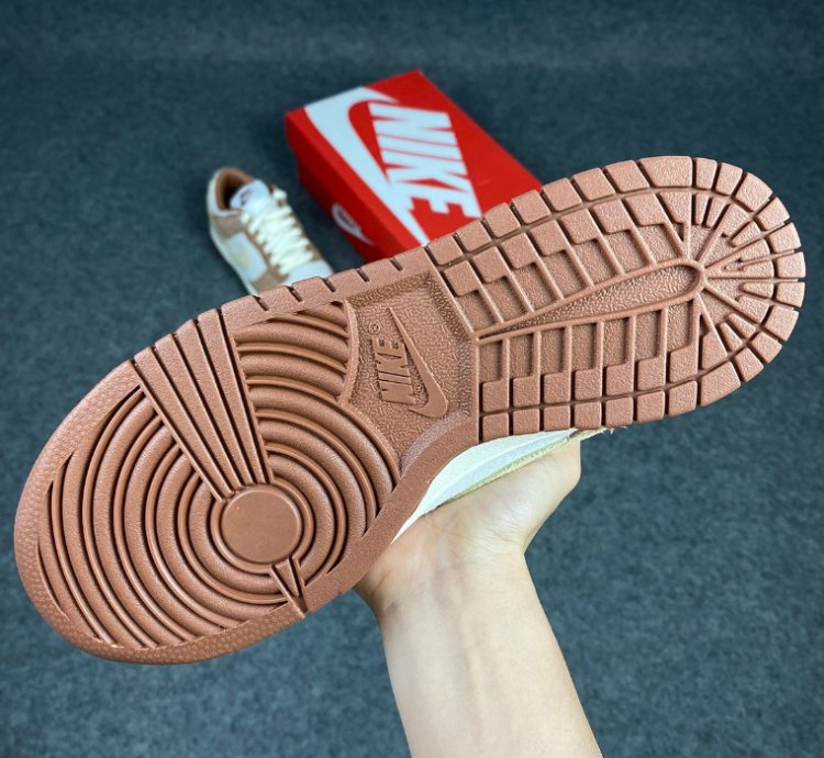 Nike Dunk Low Medium Curry