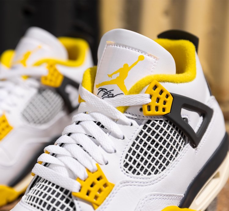 Nike Air Jordan 4 " Vivid Sulfur " AQ9129-101