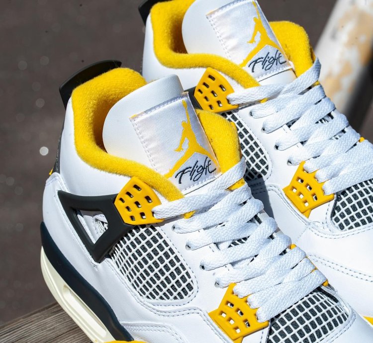 Nike Air Jordan 4 " Vivid Sulfur " AQ9129-101