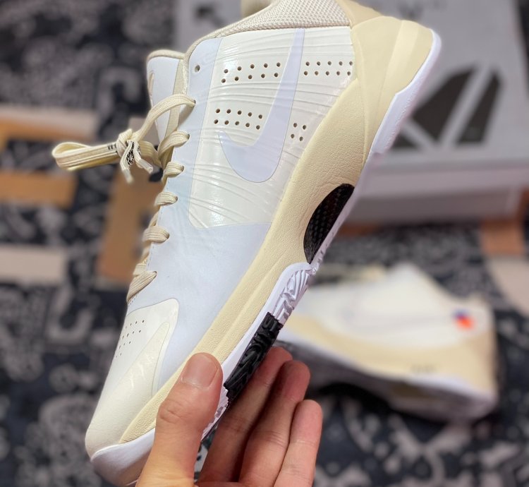 Off-White x NK Zoom Kobe 5 DB4796-101