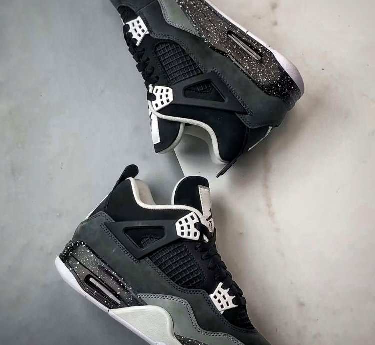 Air Jordan 4 Retro ”Fear” FQ8138-002