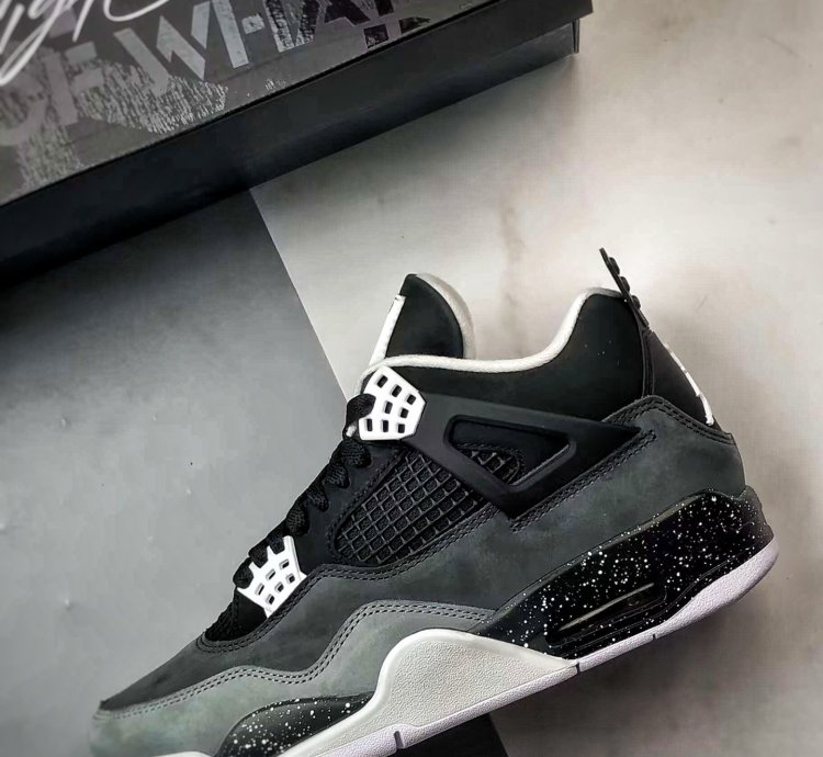 Air Jordan 4 Retro ”Fear” FQ8138-002