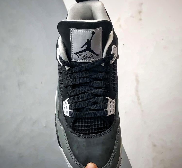 Air Jordan 4 Retro ”Fear” FQ8138-002