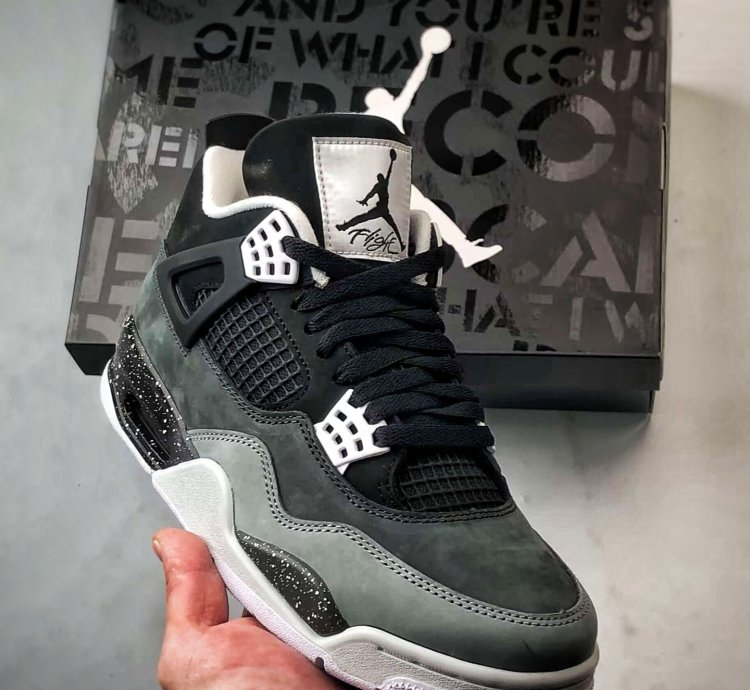 Air Jordan 4 Retro ”Fear” FQ8138-002