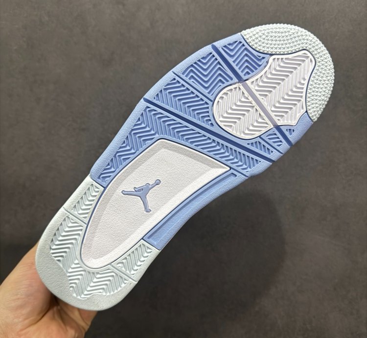 Air Jordan 4 Retro ”Aluminum” HV0823-100