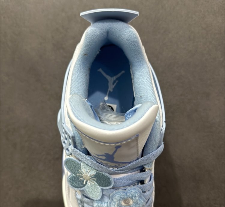 Air Jordan 4 Retro ”Aluminum” HV0823-100