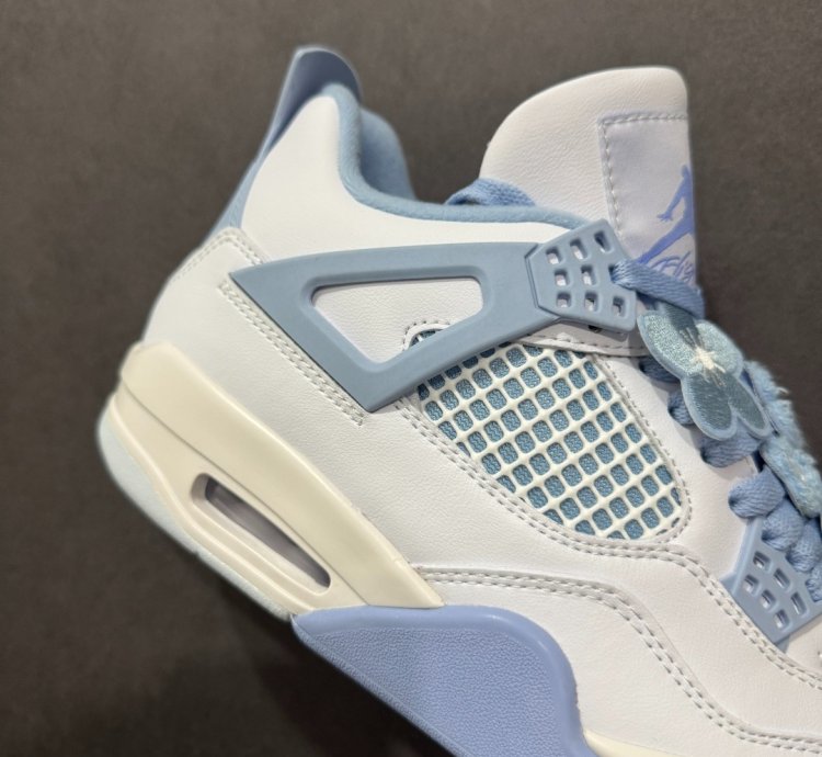 Air Jordan 4 Retro ”Aluminum” HV0823-100