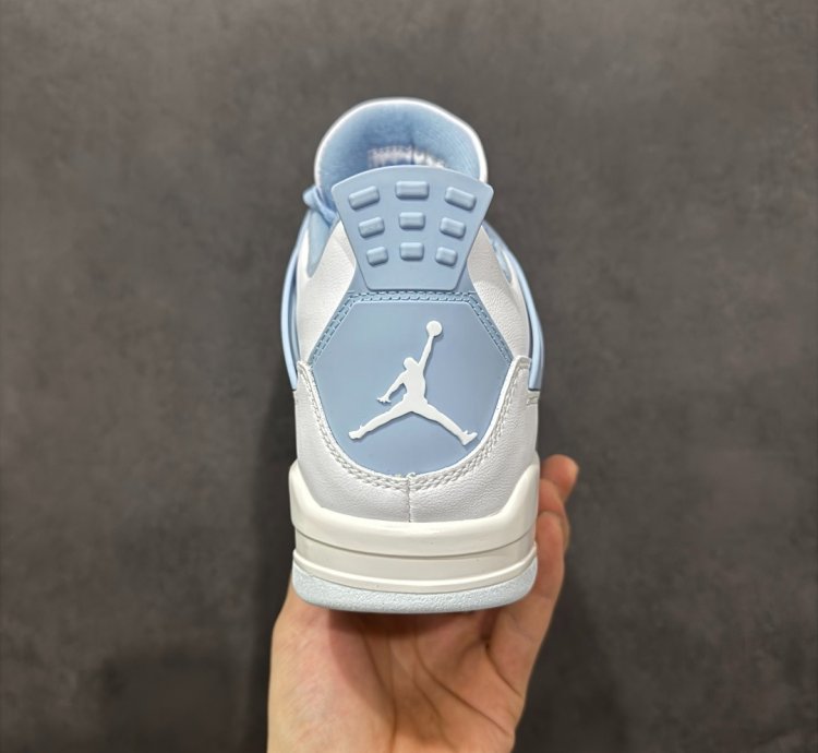 Air Jordan 4 Retro ”Aluminum” HV0823-100