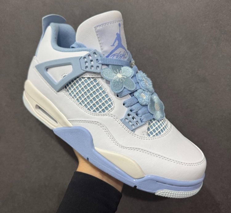 Air Jordan 4 Retro ”Aluminum” HV0823-100