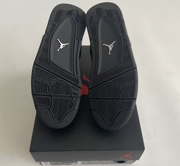 Air Jordan 4 Retro " Black Cat " Classic