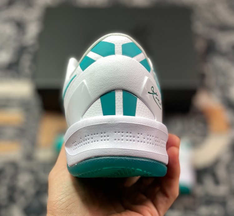 NK Kobe VIII 8 FQ3549-101