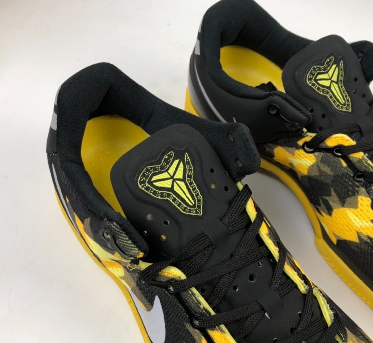 260 NK Kobe 8 System 555286-077