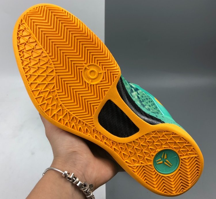 260 NK Kobe 8 System 555035-304