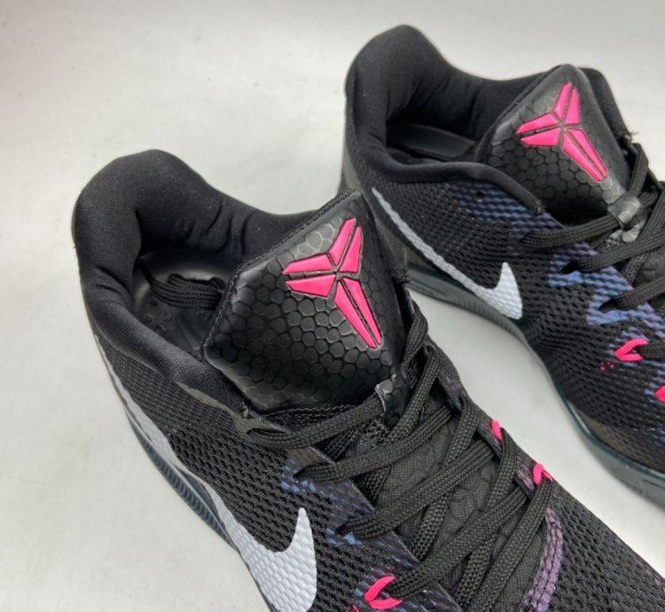 P240 Nk Kobe 11 EM Low lnvisibility Cloak 836183-005