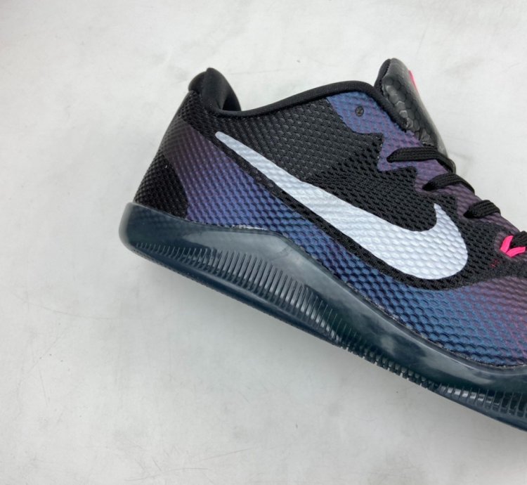 P240 Nk Kobe 11 EM Low lnvisibility Cloak 836183-005