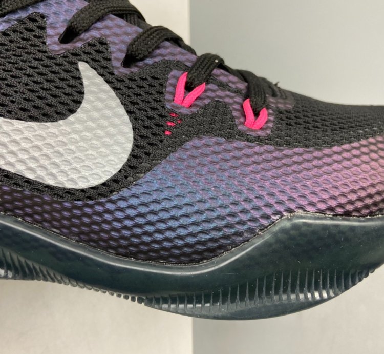 P240 Nk Kobe 11 EM Low lnvisibility Cloak 836183-005