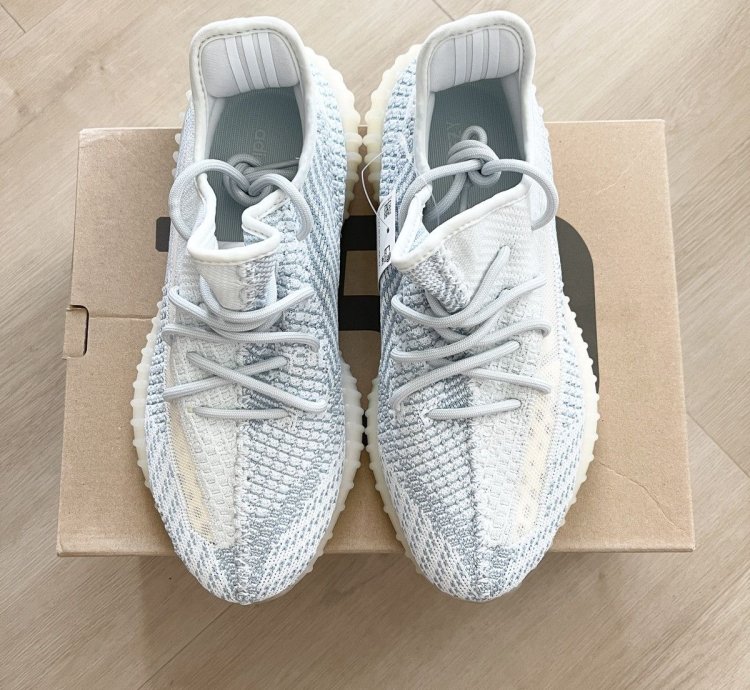 STEAL Adidas Yeezy Boost 350 V2 Cloud White - Size 9