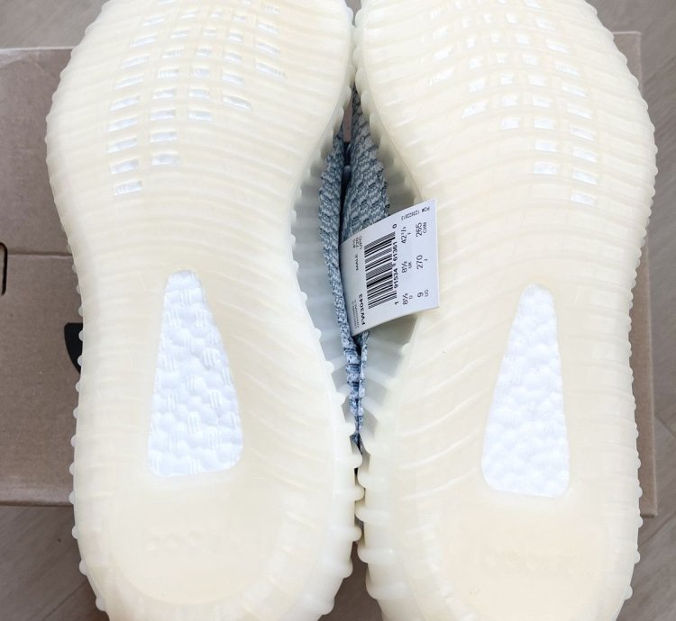 STEAL Adidas Yeezy Boost 350 V2 Cloud White - Size 9