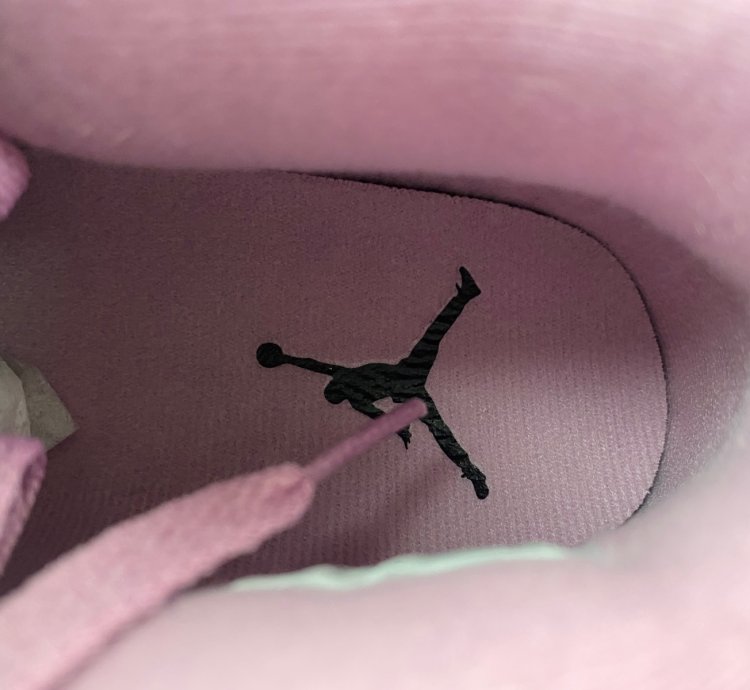 Air Jordan 4 Retro Orchid - AQ9129-501