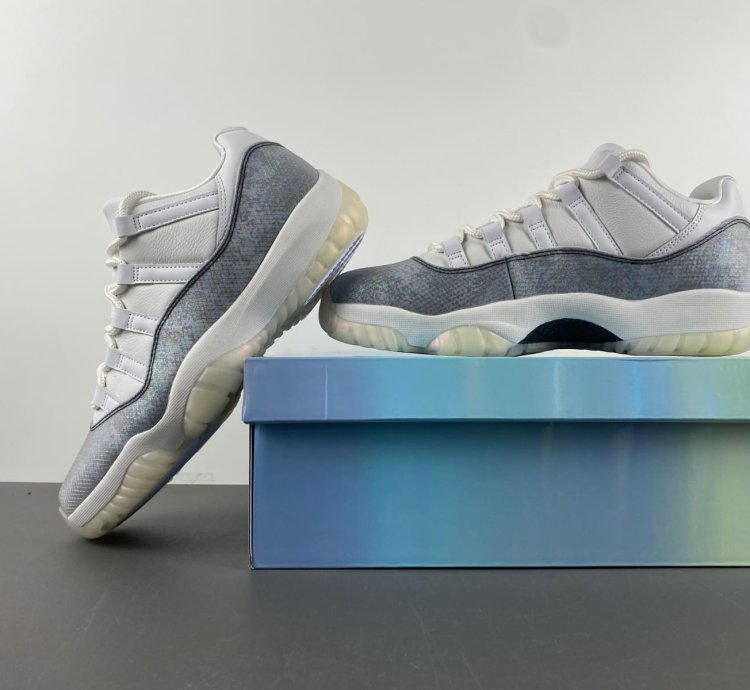 Air Jordan 11 Low Year of the Snake - HQ7000-001
