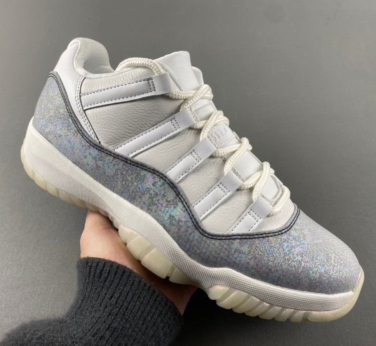 Air Jordan 11 Low Year of the Snake - HQ7000-001