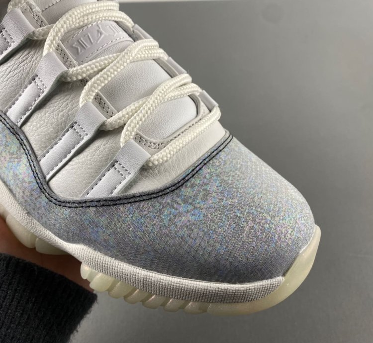 Air Jordan 11 Low Year of the Snake - HQ7000-001