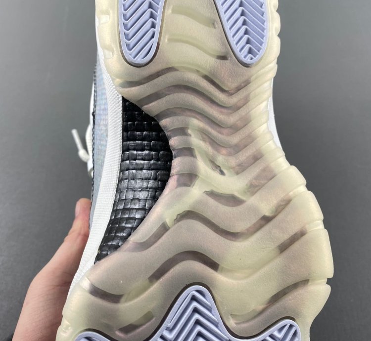 Air Jordan 11 Low Year of the Snake - HQ7000-001