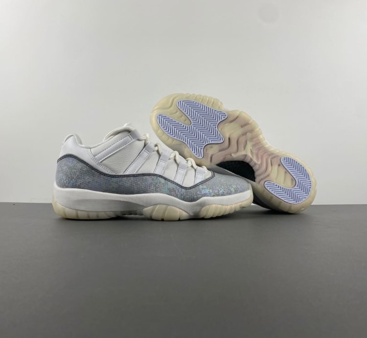 Air Jordan 11 Low Year of the Snake - HQ7000-001