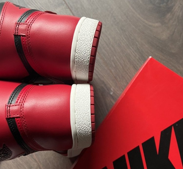 Air Jordan 1 Hi 85