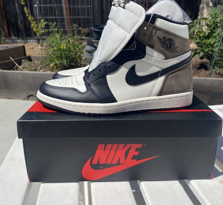 Air Jordan 1 High OG Dark Mocha