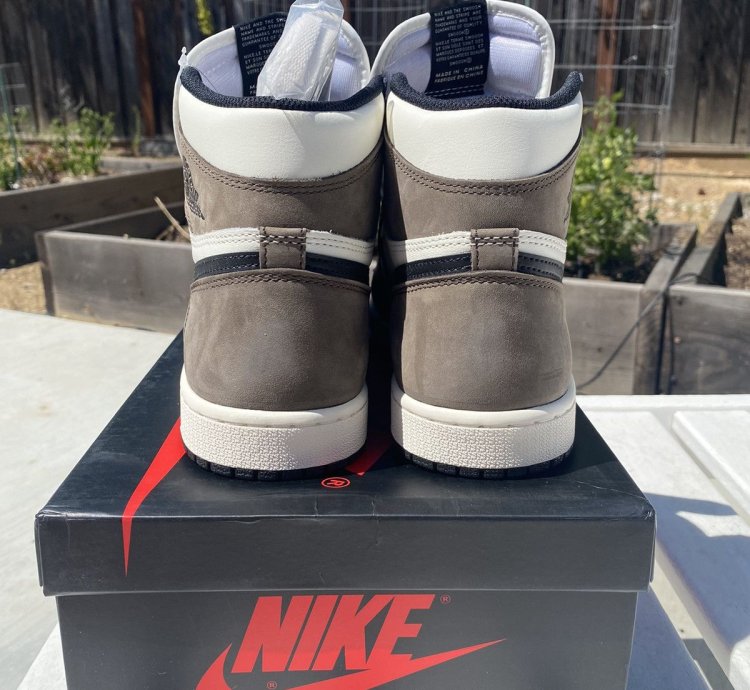 Air Jordan 1 High OG Dark Mocha