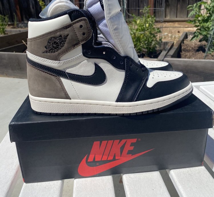 Air Jordan 1 High OG Dark Mocha