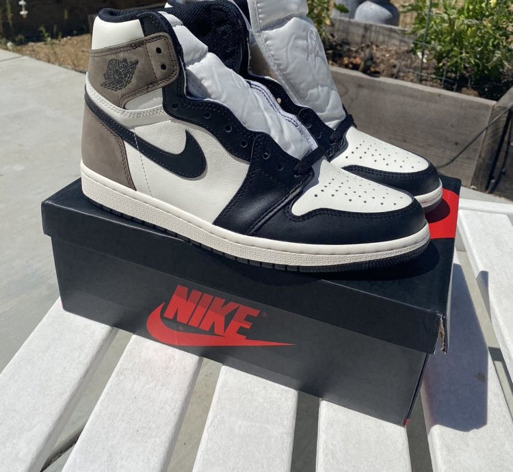 Air Jordan 1 High OG Dark Mocha