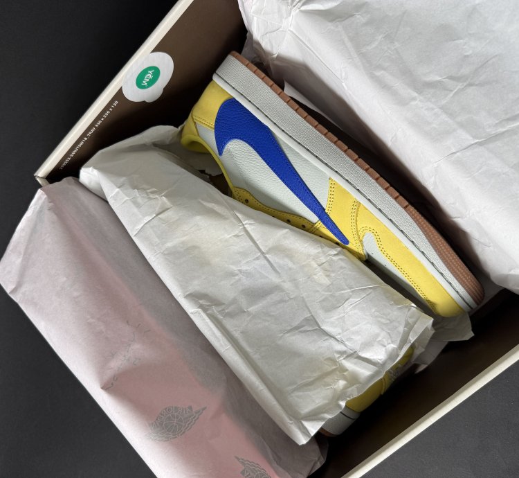 Air Jordan 1 Low OG SP Travis Scott Canary Yellow