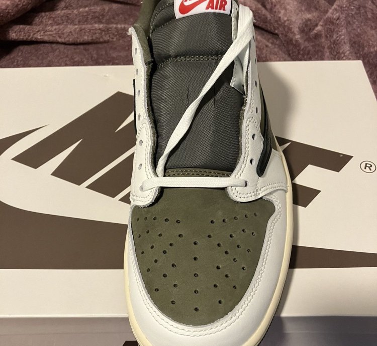 Air Jordan 1 Low OG SP Travis Scott Olive SIZE 10 5