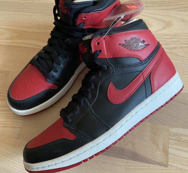Air Jordan 1 Retro High OG Bred 2013