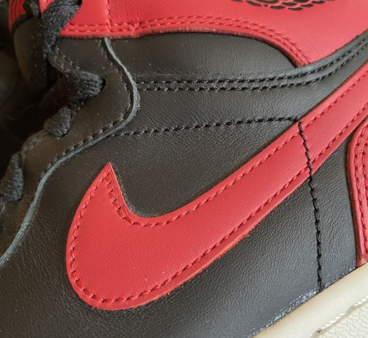 Air Jordan 1 Retro High OG Bred 2013