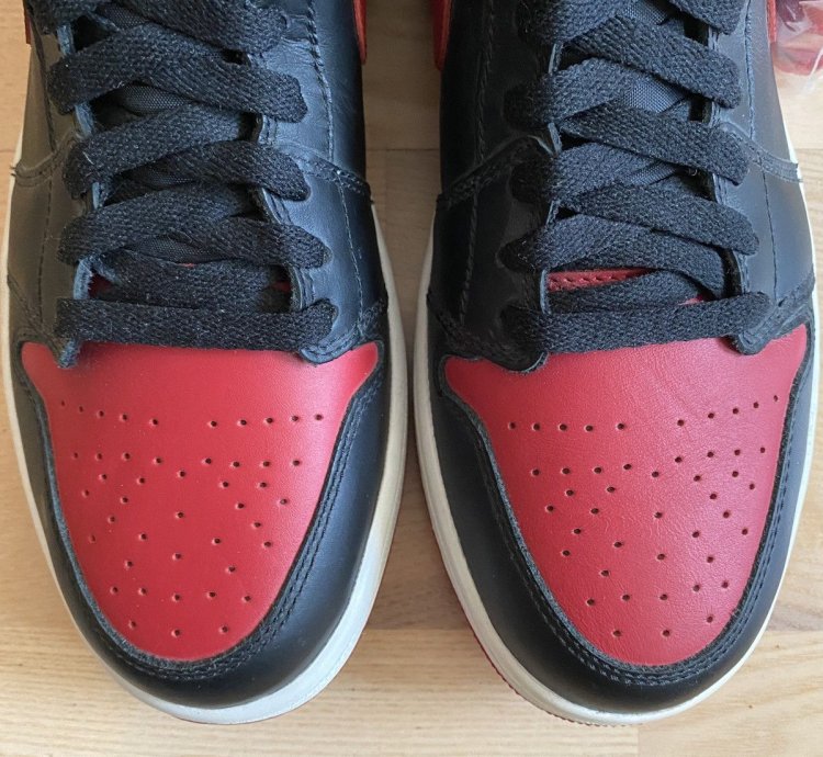 Air Jordan 1 Retro High OG Bred 2013