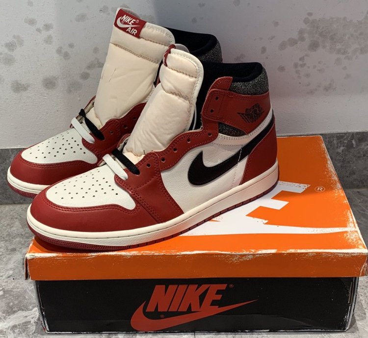 Air Jordan 1 Retro High OG Chicago Lost and Found