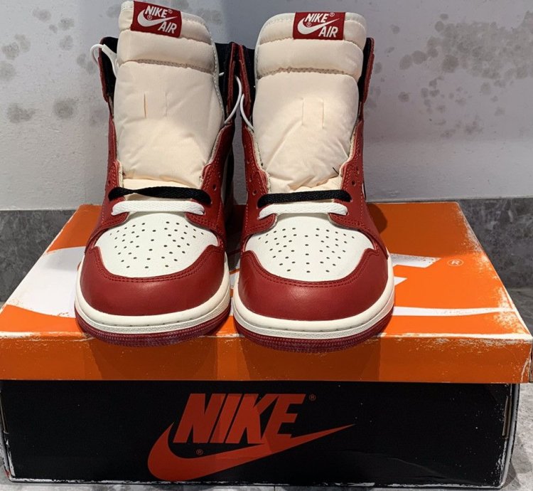 Air Jordan 1 Retro High OG Chicago Lost and Found