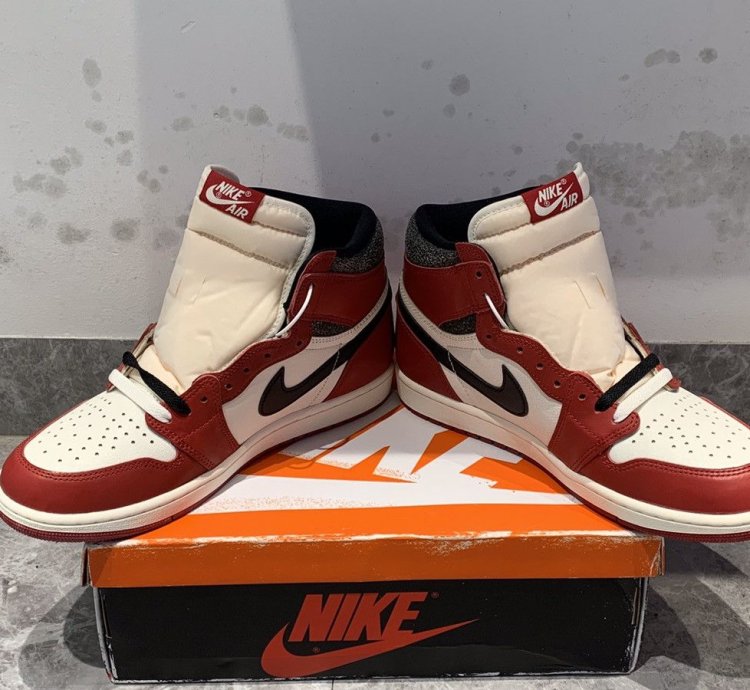 Air Jordan 1 Retro High OG Chicago Lost and Found