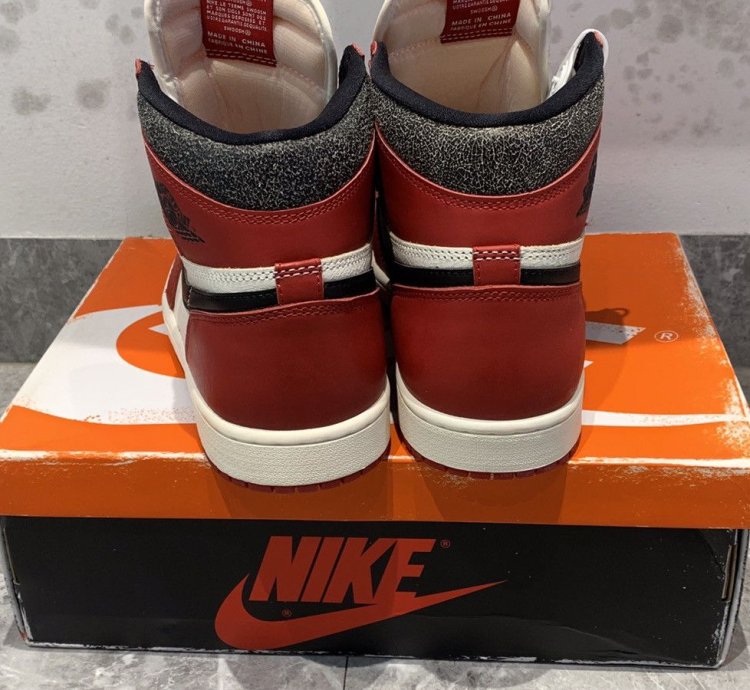 Air Jordan 1 Retro High OG Chicago Lost and Found