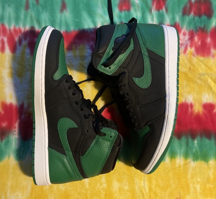 Air Jordan 1 Retro High OG Pine Green