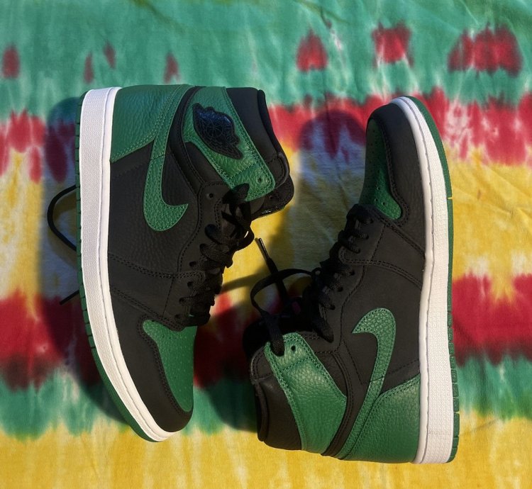 Air Jordan 1 Retro High OG Pine Green