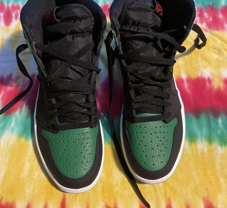 Air Jordan 1 Retro High OG Pine Green