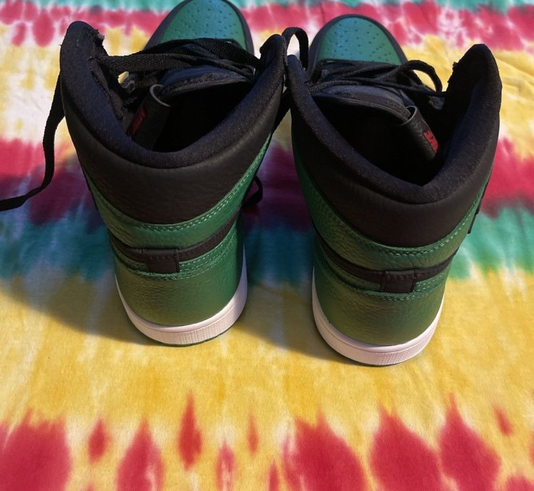 Air Jordan 1 Retro High OG Pine Green