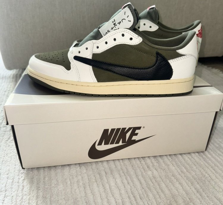 Air Jordan 1 Retro Low Travis Scott Medium Olive US 10