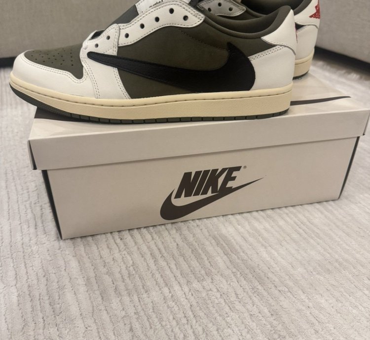 Air Jordan 1 Retro Low Travis Scott Medium Olive US 11