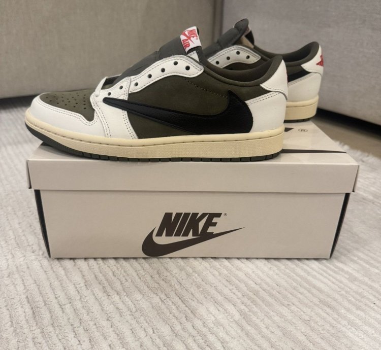 Air Jordan 1 Retro Low Travis Scott Medium Olive US 6